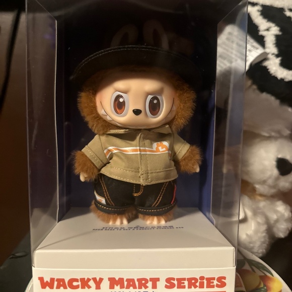 Popmart Labubu WACKY MART - MANAGER SERIES - Picture 1 of 4